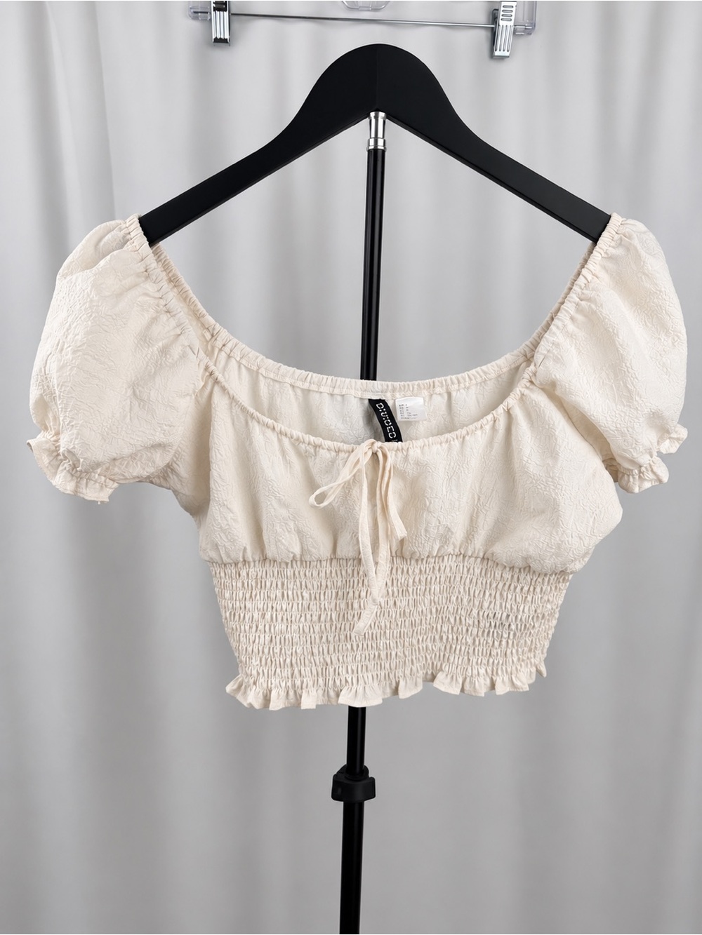H&M Divided White Smocked Puff Sleeve Crop Top – Size S